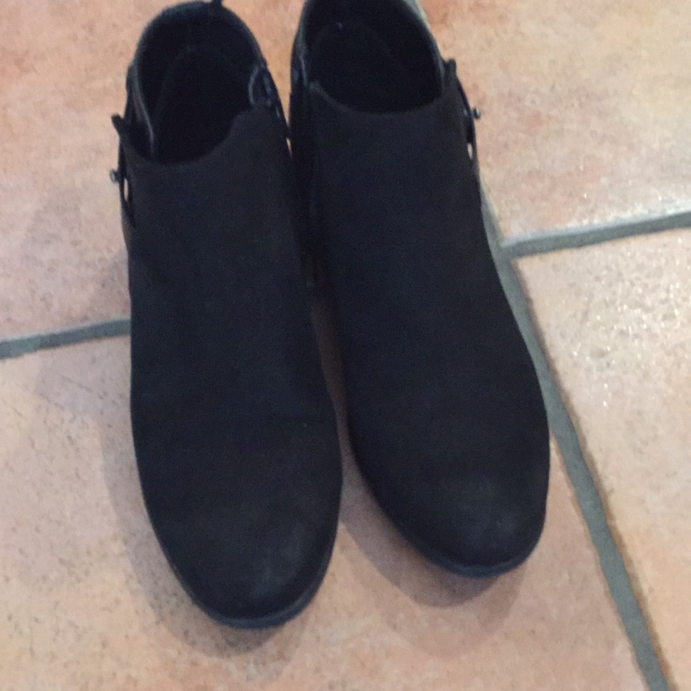 Black old navy ankle boots!!